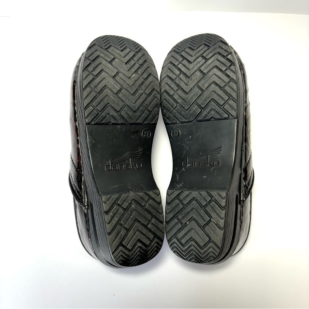 Dansko Brown Patent Leather Clogs Croc Embossed Comfort Nursing Shoes - Picture 8 of 12